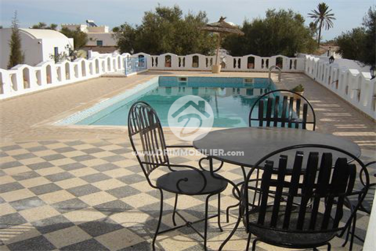 L 11 -   Villa avec piscine Djerba